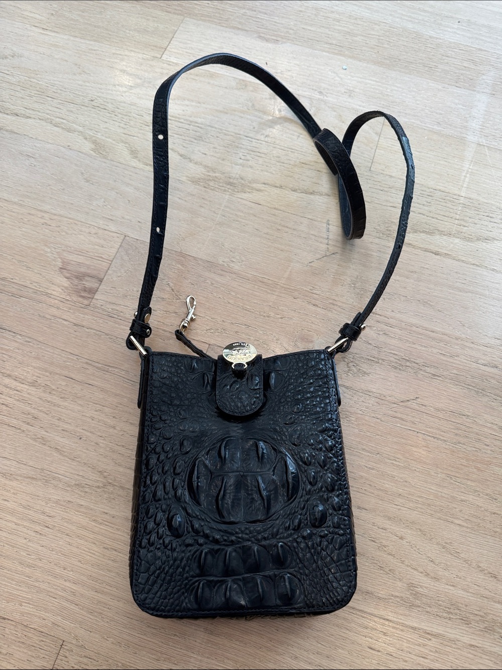 Brahmin Black Croc-Embossed Leather Messenger Phone Bag with Gold Accent